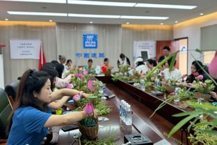 ?杨毅谈湖人近期疲软：季中锦标赛夺冠综合征 缓完就该赢球了